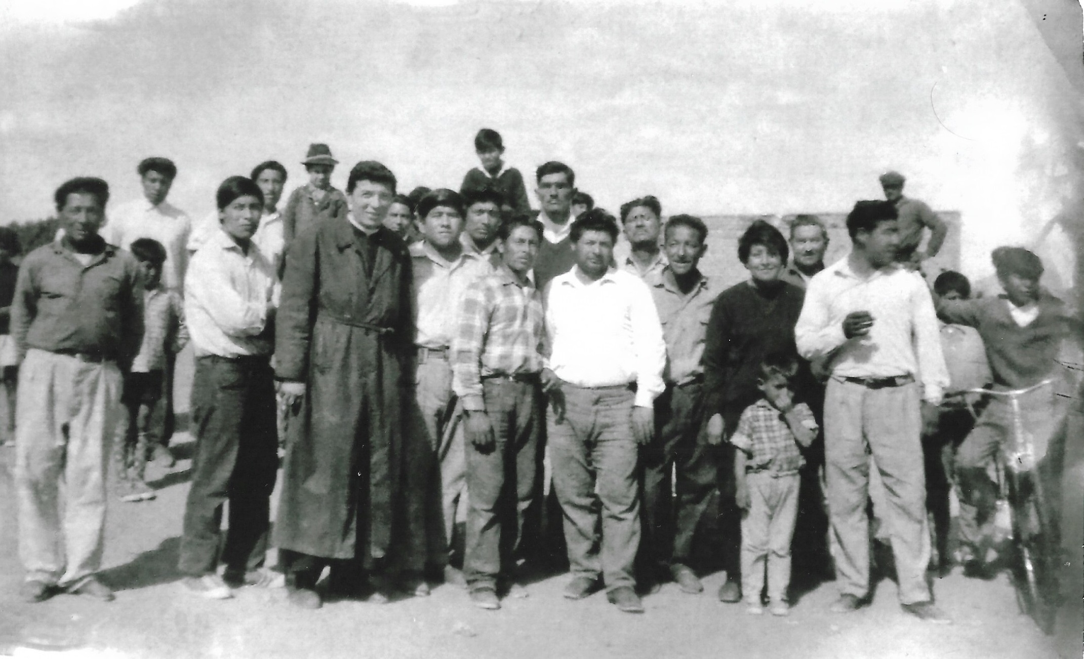 Carmen de Patagones, 24/9/1968: Padre Juan con la Commissione Organizzativa del Barrio Mazzini a Carmen de Patagones